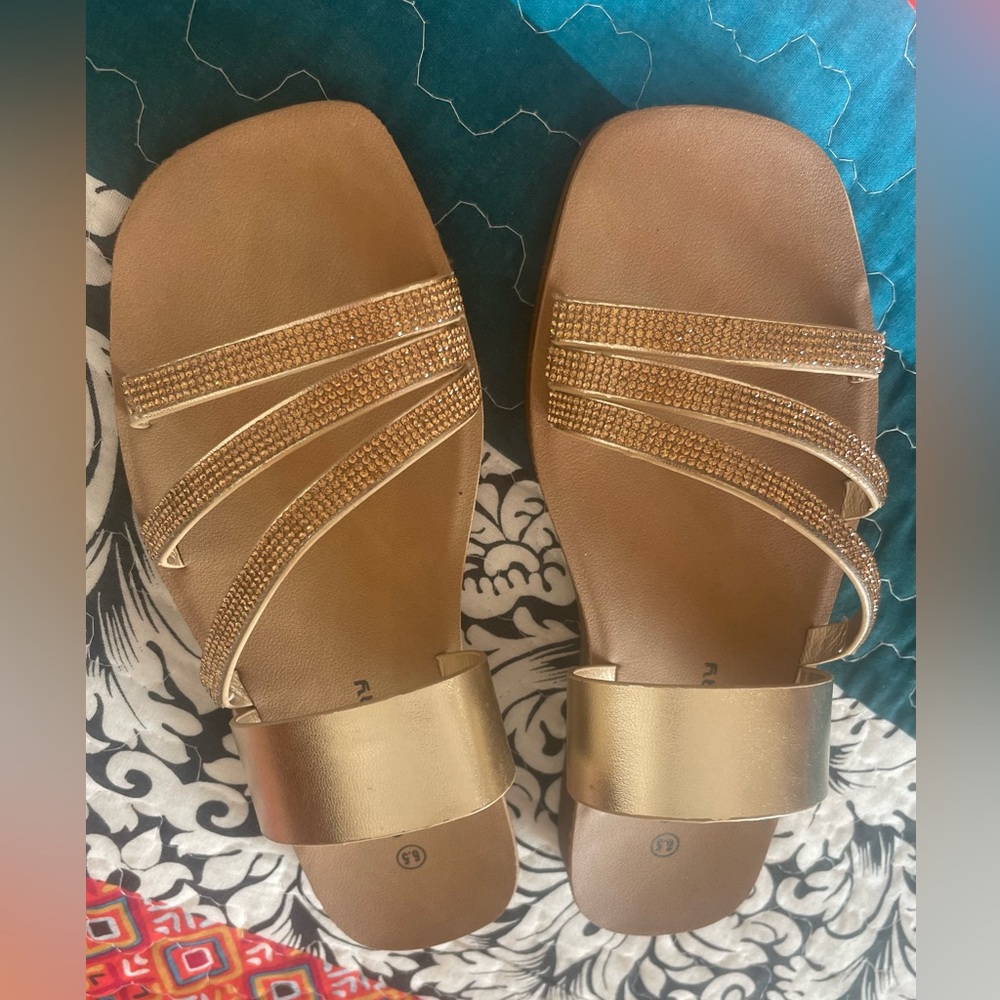 Woman’s CL Laundry sandals